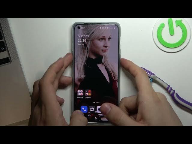 Video thumbnail for How to Clean the USB Port on the OnePlus Nord 2T Using Household Items