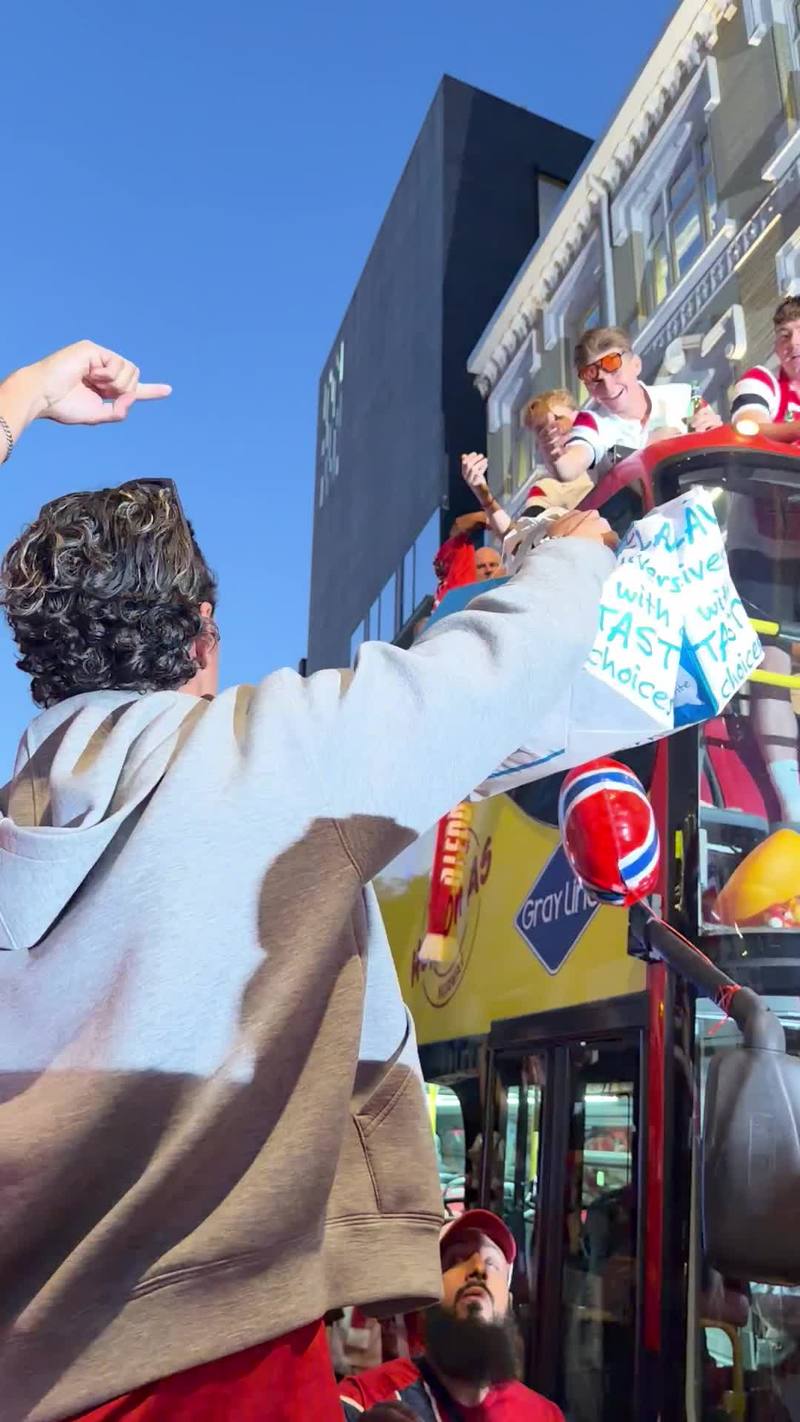 Video thumbnail for Street Food Assist to Norway National Team Bus