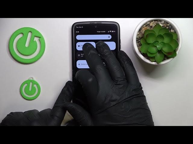 Video thumbnail for Motorola Razr 2022 - How To Share WiFi Password