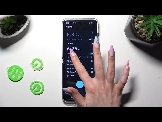 Video thumbnail for How to Set Up Alarm Clock on Motorola Razr 40 Ultra