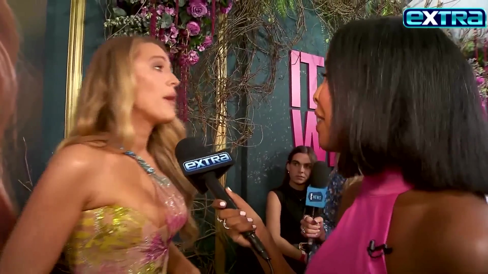 'Video thumbnail for Lip Reader Called Out Ryan's Impatience With Blake On Red Carpet'