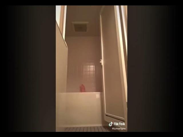 Video thumbnail for Emma falls into the bathtub when nobody is watching