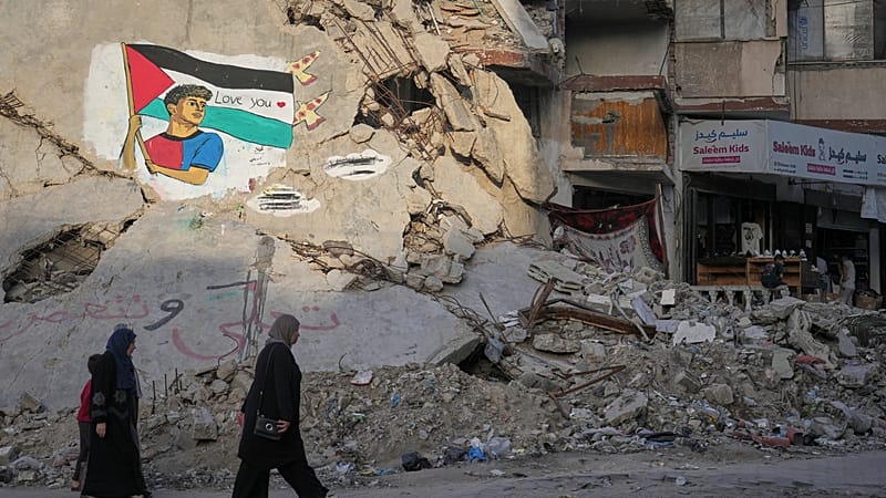 Video thumbnail for Gazan artists paint mural to honour Spanish footballer Lamine Yamal