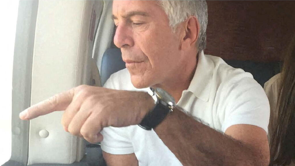 Video thumbnail for Links between Epstein and the Israeli government: What the files show