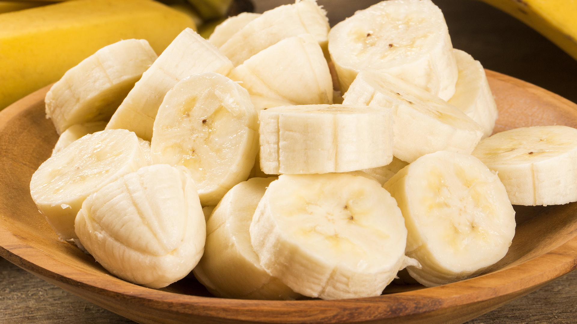 Video thumbnail for Those Annoying White Strings On Bananas Actually Have A Purpose