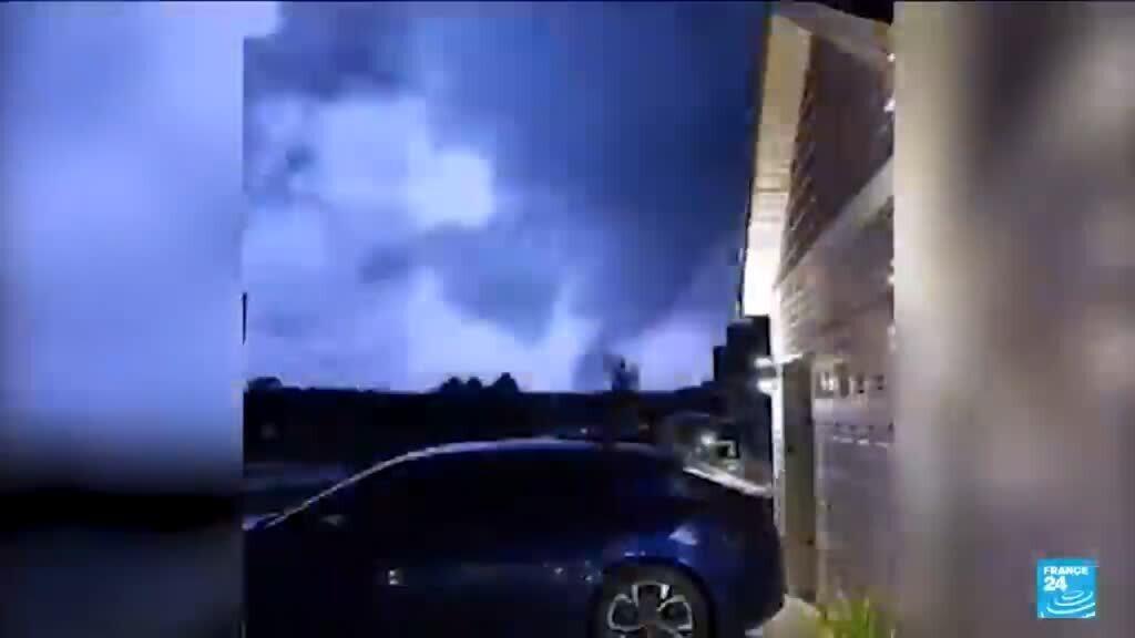 Video thumbnail for US: Severe storms and tornadoes kill more than 25 in the midwest