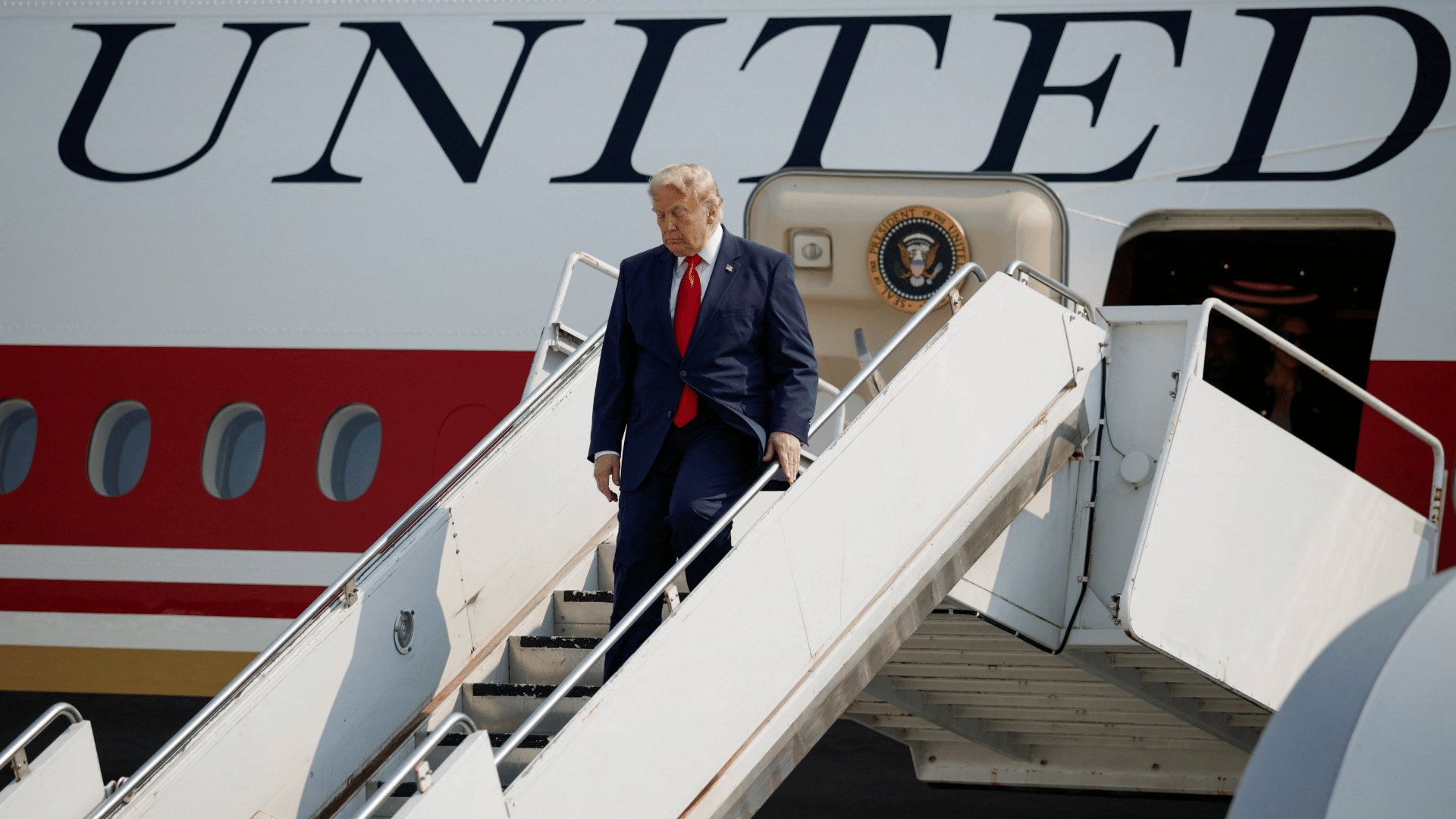 Video thumbnail for Trump heads to Ireland for diplomacy and golf amid planned protests