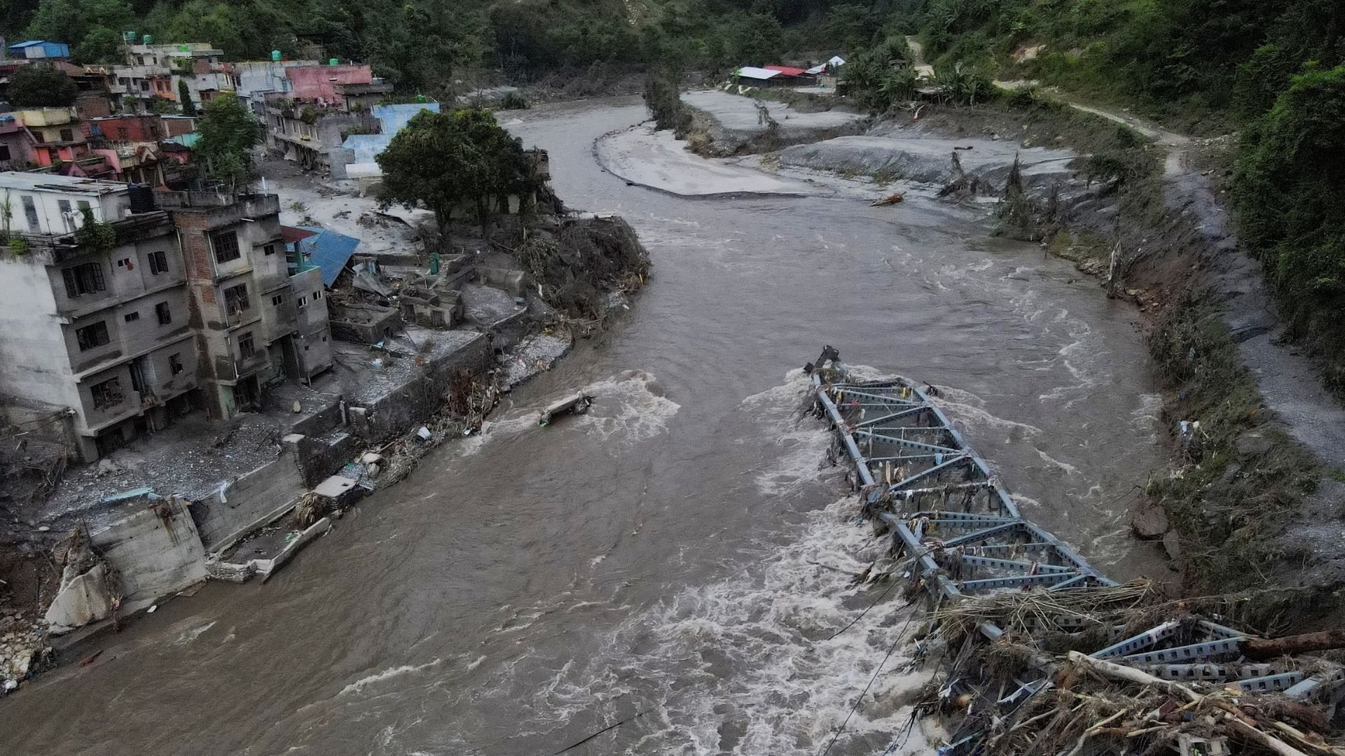 Video thumbnail for Nepal floods: Missing toll rises to almost 2,500
