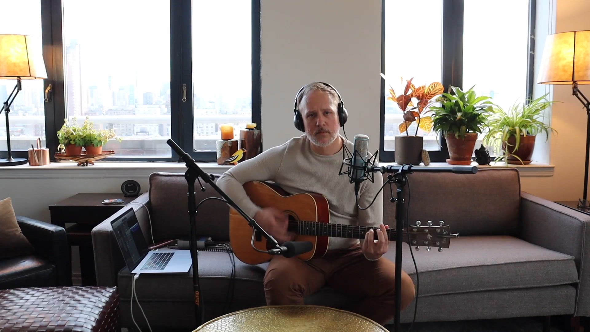 Video thumbnail for GROUNDHOG DAY Star John Sanders Sings 'Night Will Come'