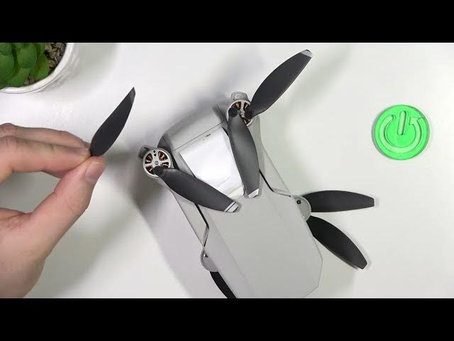 Video thumbnail for How to Replace Propellers on DJI Mavic Mini?