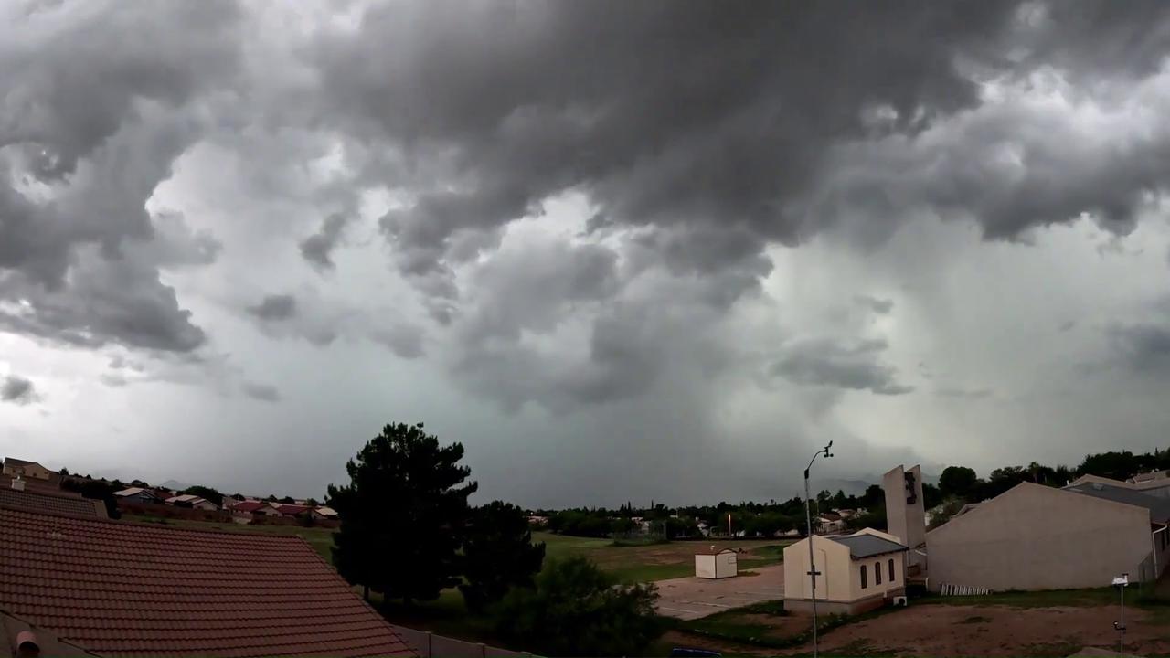 Video thumbnail for US: Storm Puts On Fiery Show Over Arizona Mountains As Severe Weather Warnings Remain In Effect.