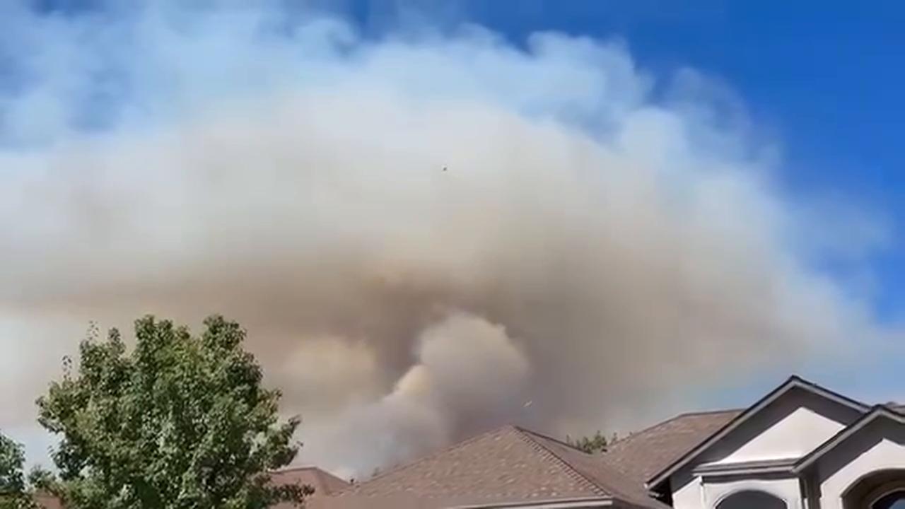 Video thumbnail for US: Fast-Moving Dove Fire Prompts Evacuations in Tuolumne County.
