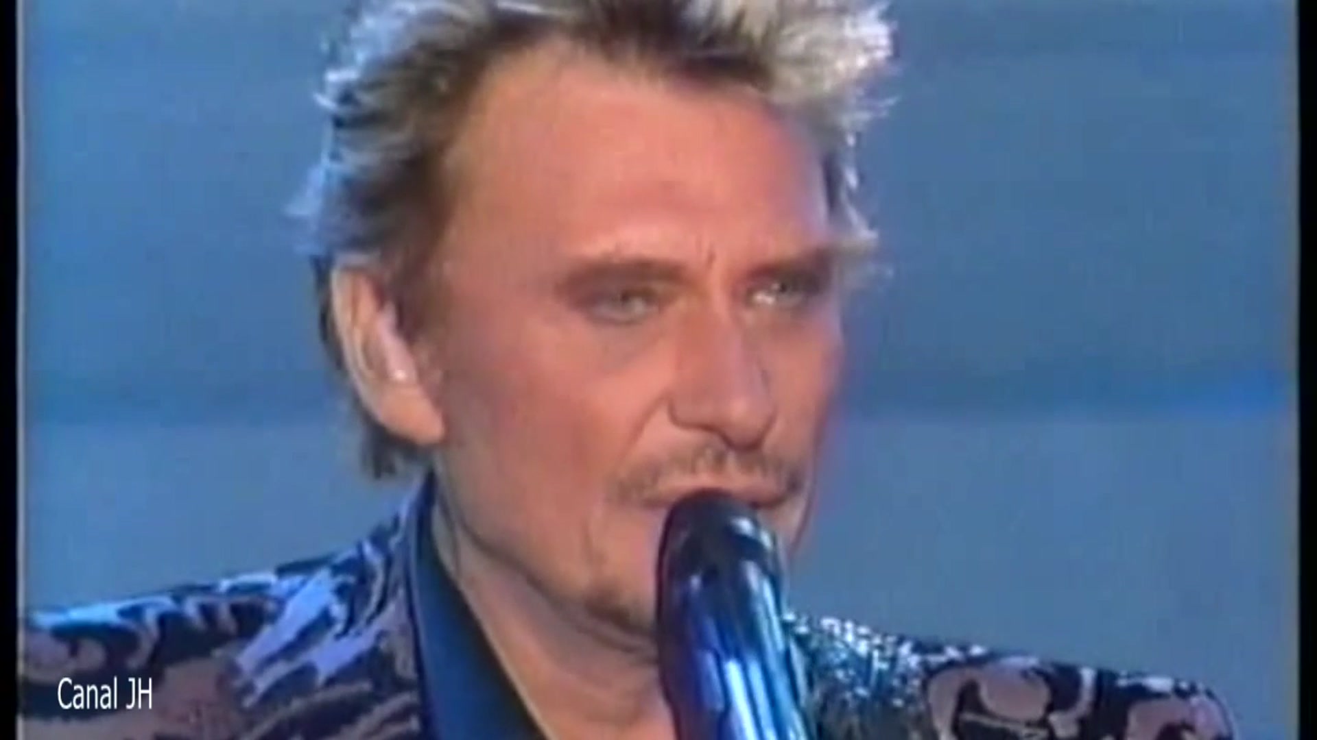 Video thumbnail for Johnny Hallyday - Quelque chose de Tennessee - Tour Eiffel 2000