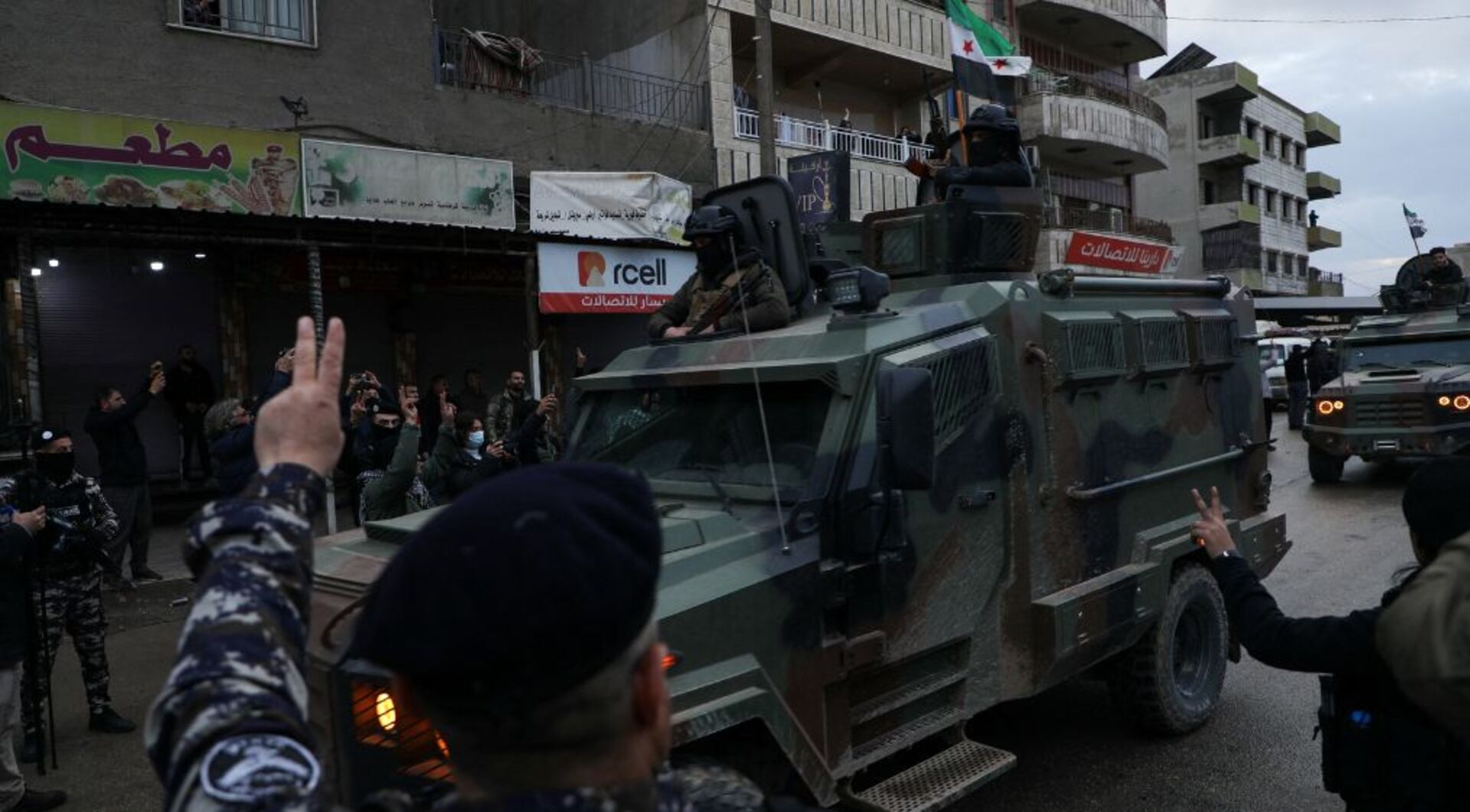 Video thumbnail for Syrian forces enter Qamishli after SDF deal as Kurdish residents voice caution