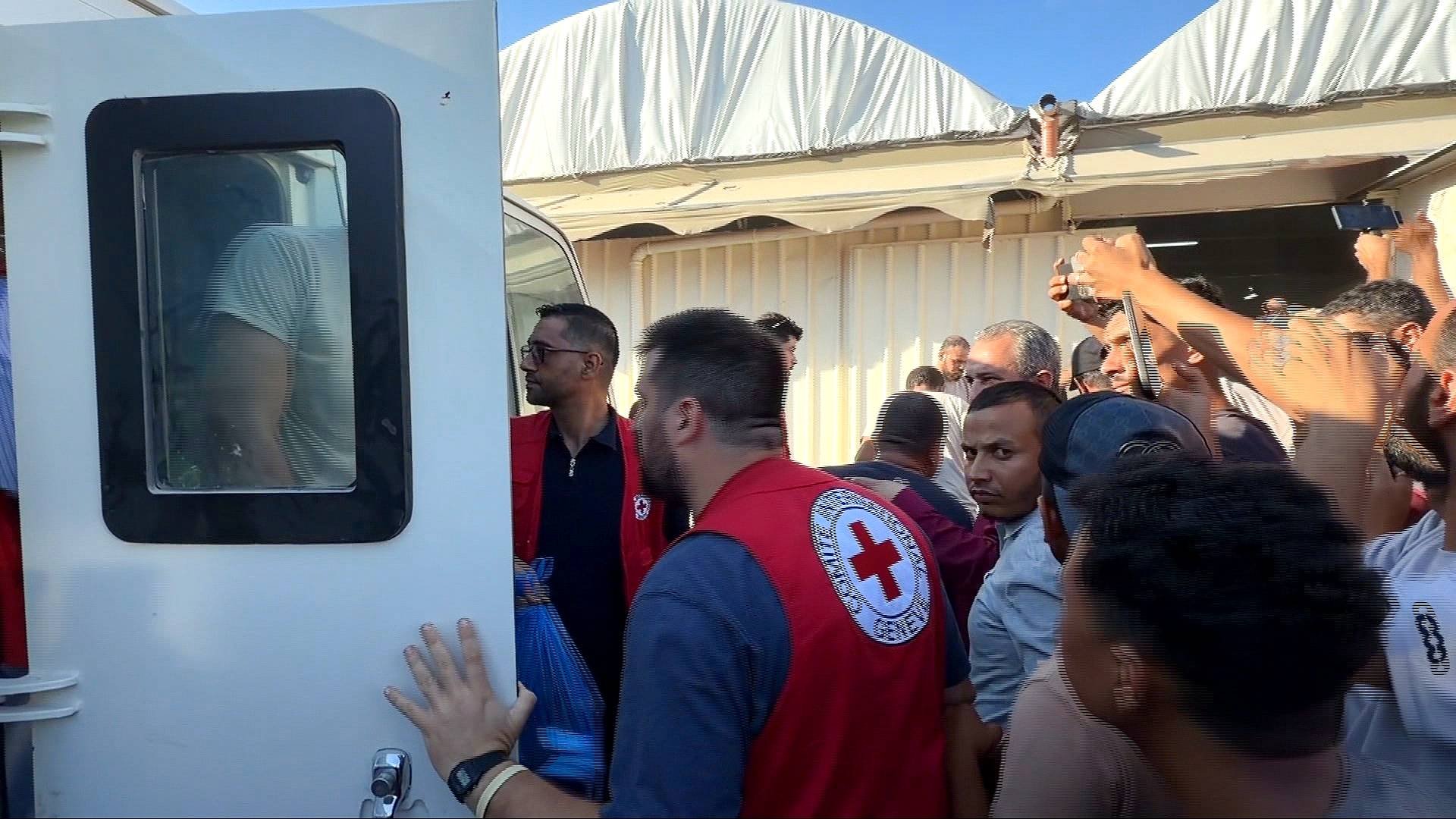 Video thumbnail for Around 60 Palestinian detainees arrive in Gaza from Israeli jails in largest release since October