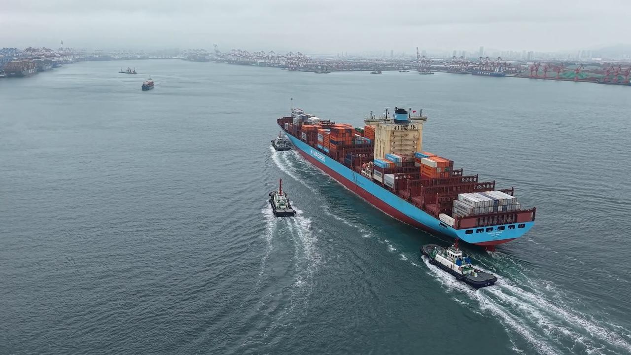 Video thumbnail for China: Qingdao Port.
