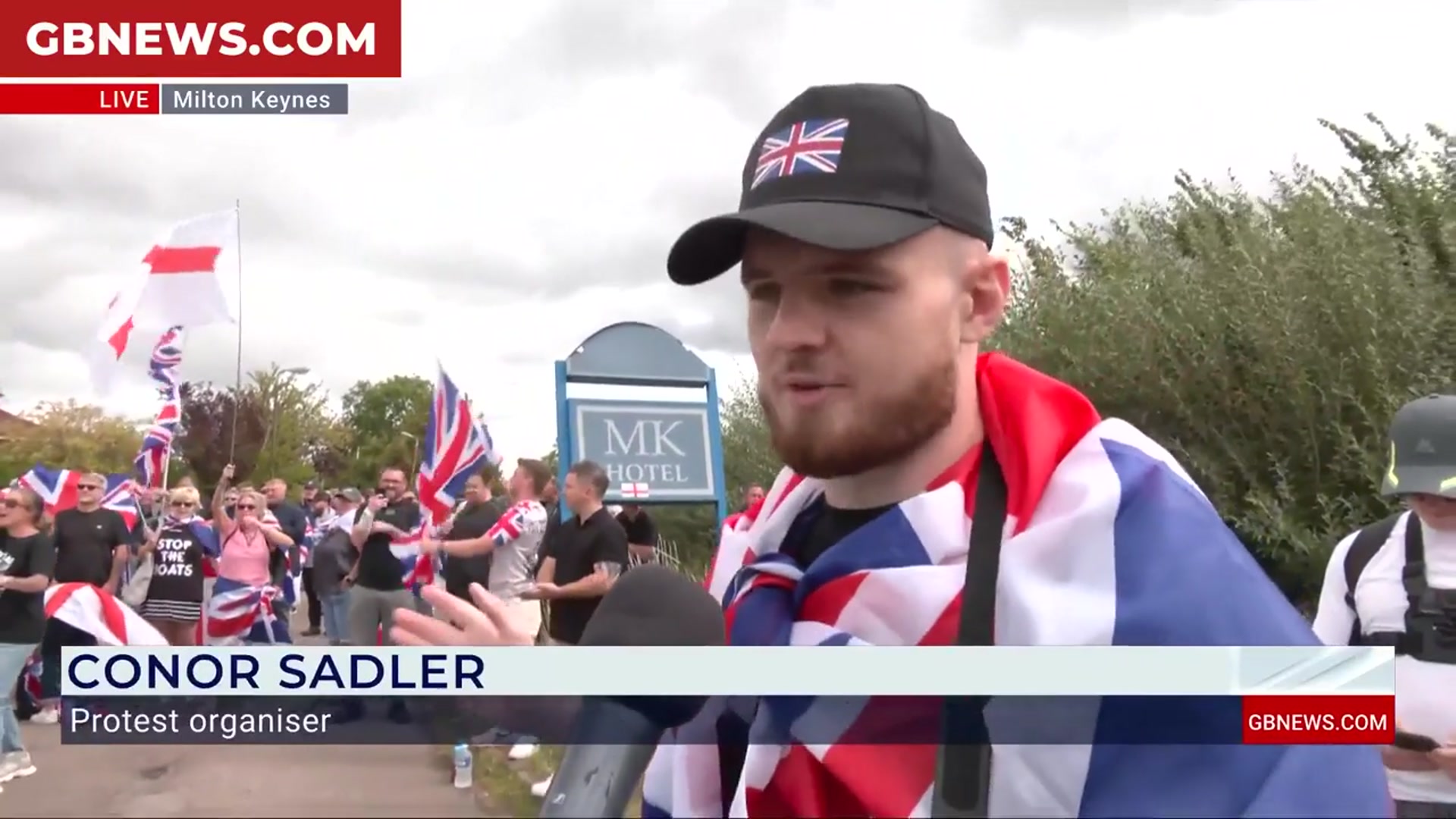 'Video thumbnail for WATCH: Milton Keynes protesters demonstrate outside migrant hotel'