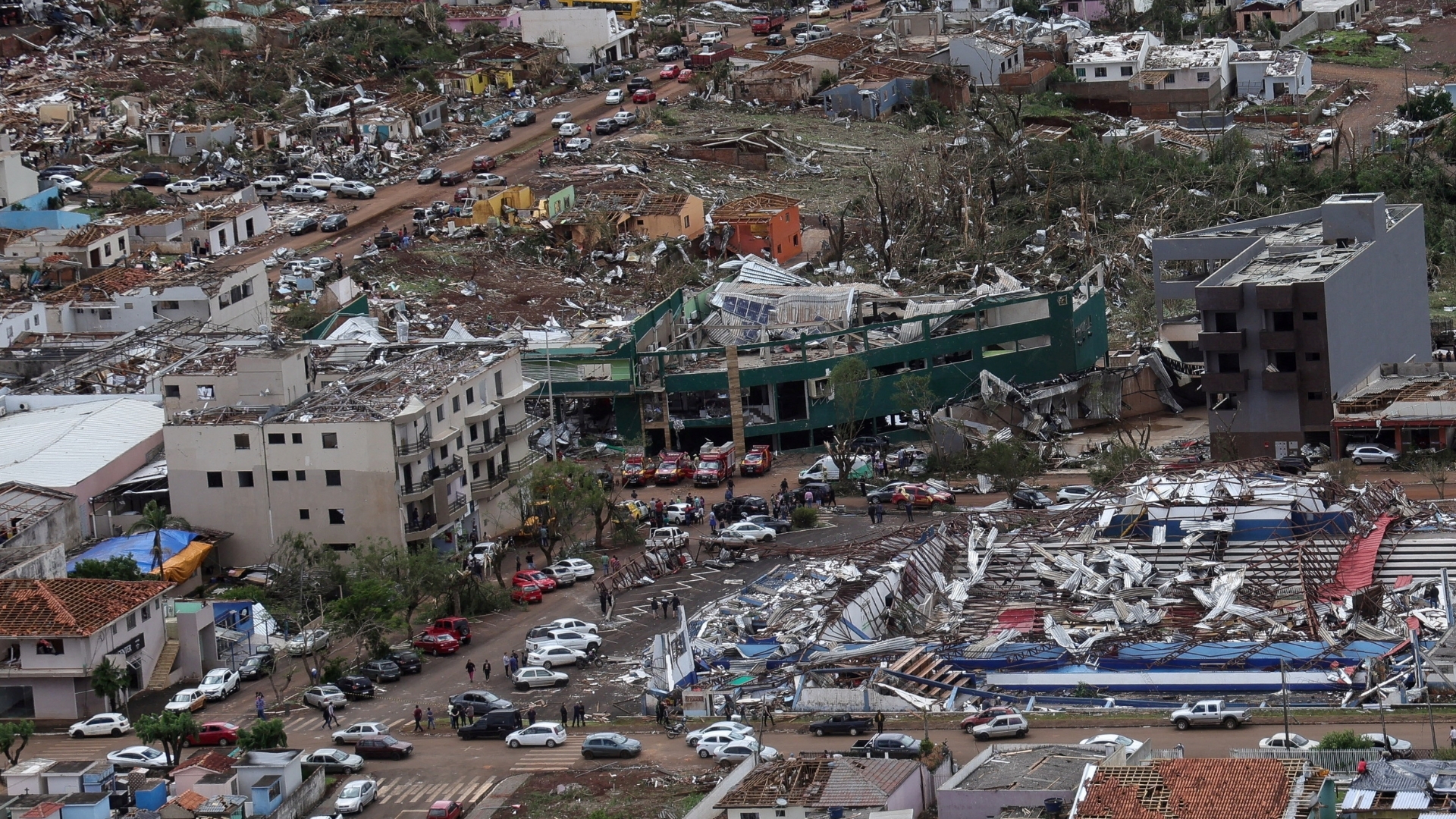 Video thumbnail for Brazil tornado: Six dead after 250 KPH winds tear through town