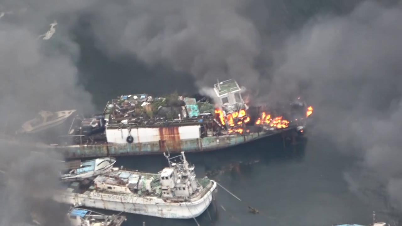 Video thumbnail for Japan: Fire at shipbreaking site in Kure.