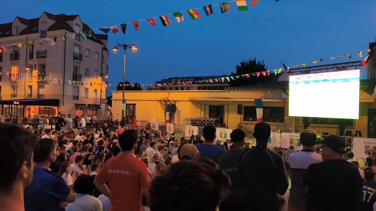 Video thumbnail for France: France v Spain - FIFA World Cup 2026 semifinal in fan zone Maisons-Laffitte.