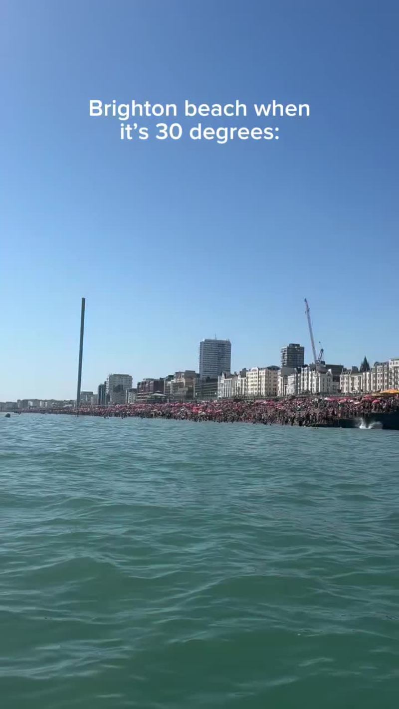 Video thumbnail for Brighton Beach Heatwave Crowds at 30 Degrees