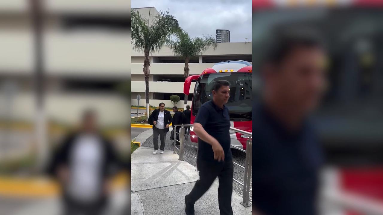 Video thumbnail for Mexico: Iranian national team arrives in Mexico for training ahead of World Cup.