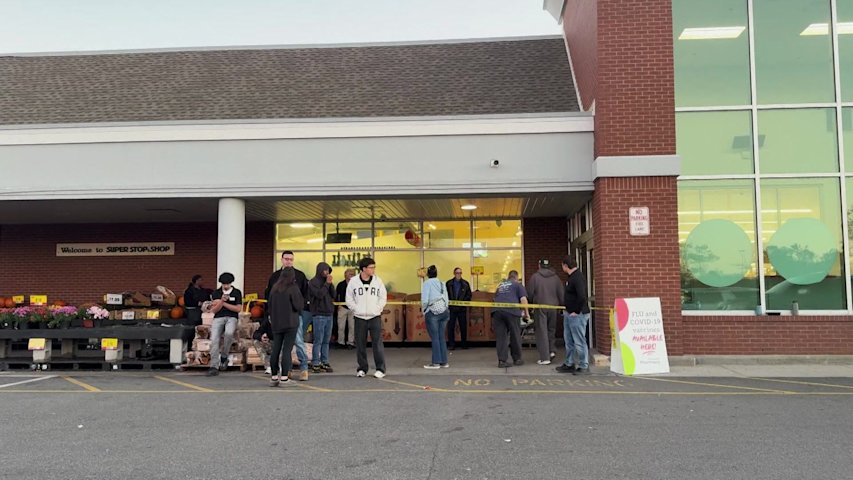 Video thumbnail for East Islip Stop & Shop closes early following small electrical fire