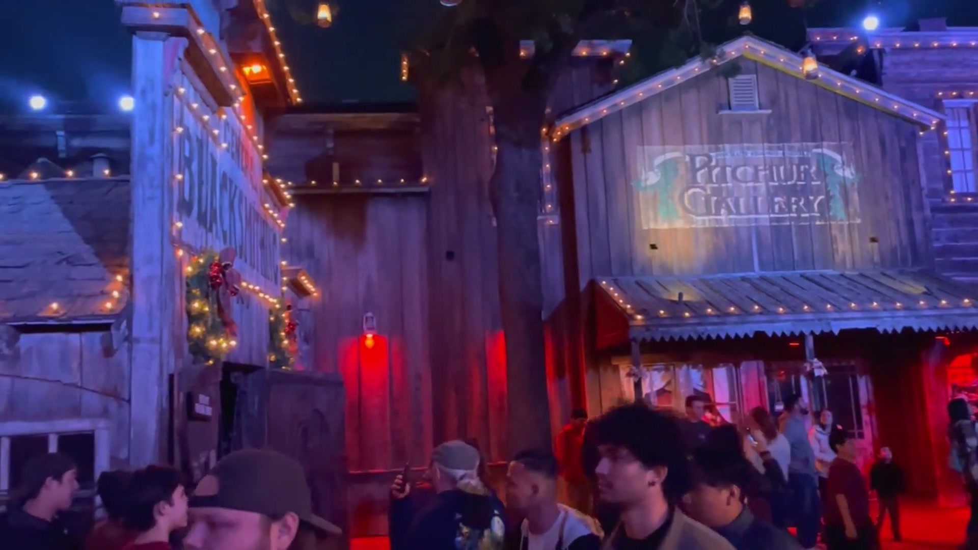 'Video thumbnail for Snow & Glow from Knotts Merry Farm'