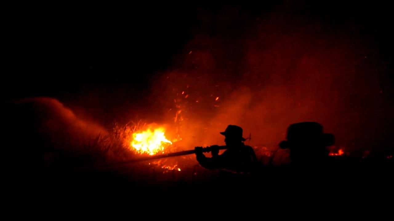 Video thumbnail for Indonesia: Firefighters battle wildfires as haze spreads across Southeast Asia.