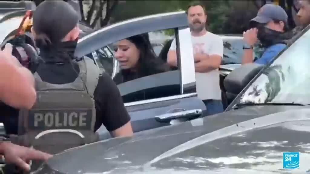 'Video thumbnail for US: Migrants in Texas help each other to avoid ICE raids'