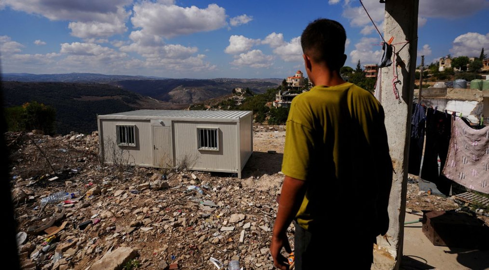 Video thumbnail for Israeli withdrawal stalls as southern Lebanon residents struggle to rebuild