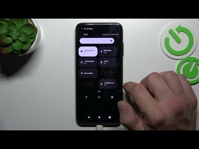 Video thumbnail for HTC Desire 22 Pro Airplane Mode