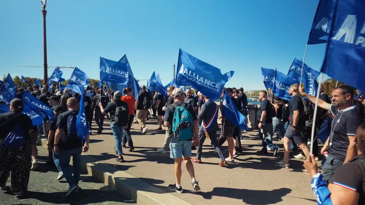 Video thumbnail for France: French police protest in Paris demanding better working conditions, resources.