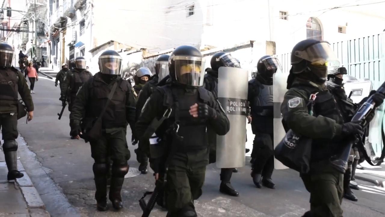 Video thumbnail for Bolivia: Tensions rise in La Paz as protesters rally against President Rodrigo Paz.