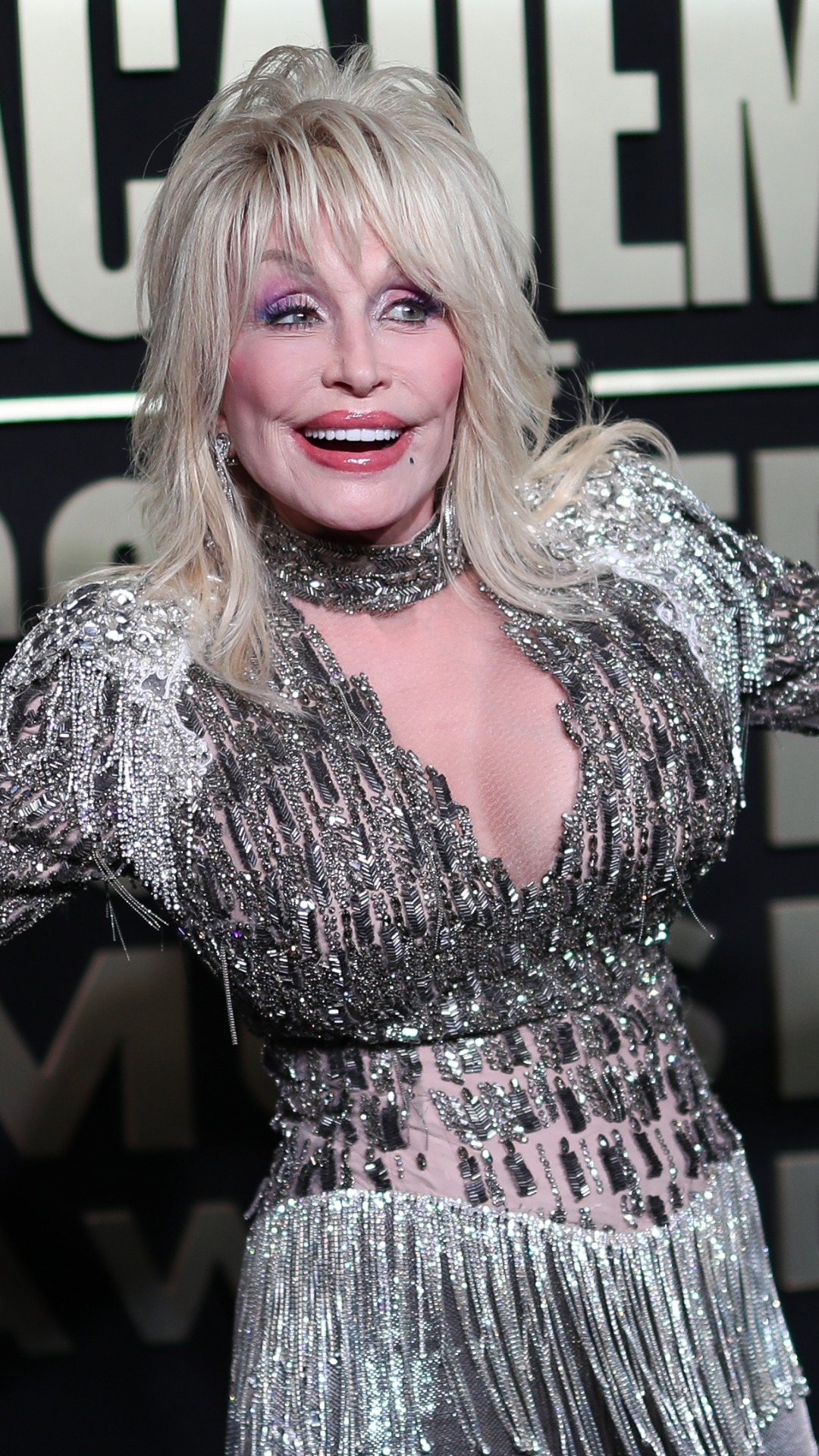Video thumbnail for The Royal Family Paid Tribute To Dolly Parton In The Most Unexpected Way