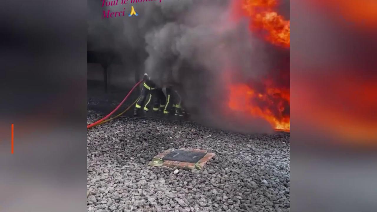 Video thumbnail for Laura Smet et Julien Courbet soutiennent les pompiers du Cap Ferret.