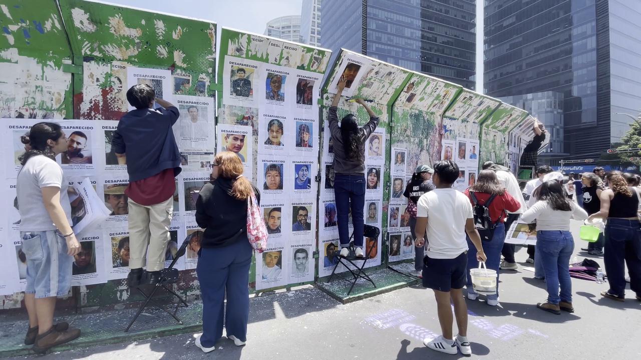 Video thumbnail for Mexico: Families Post Missing Person Photos 2.