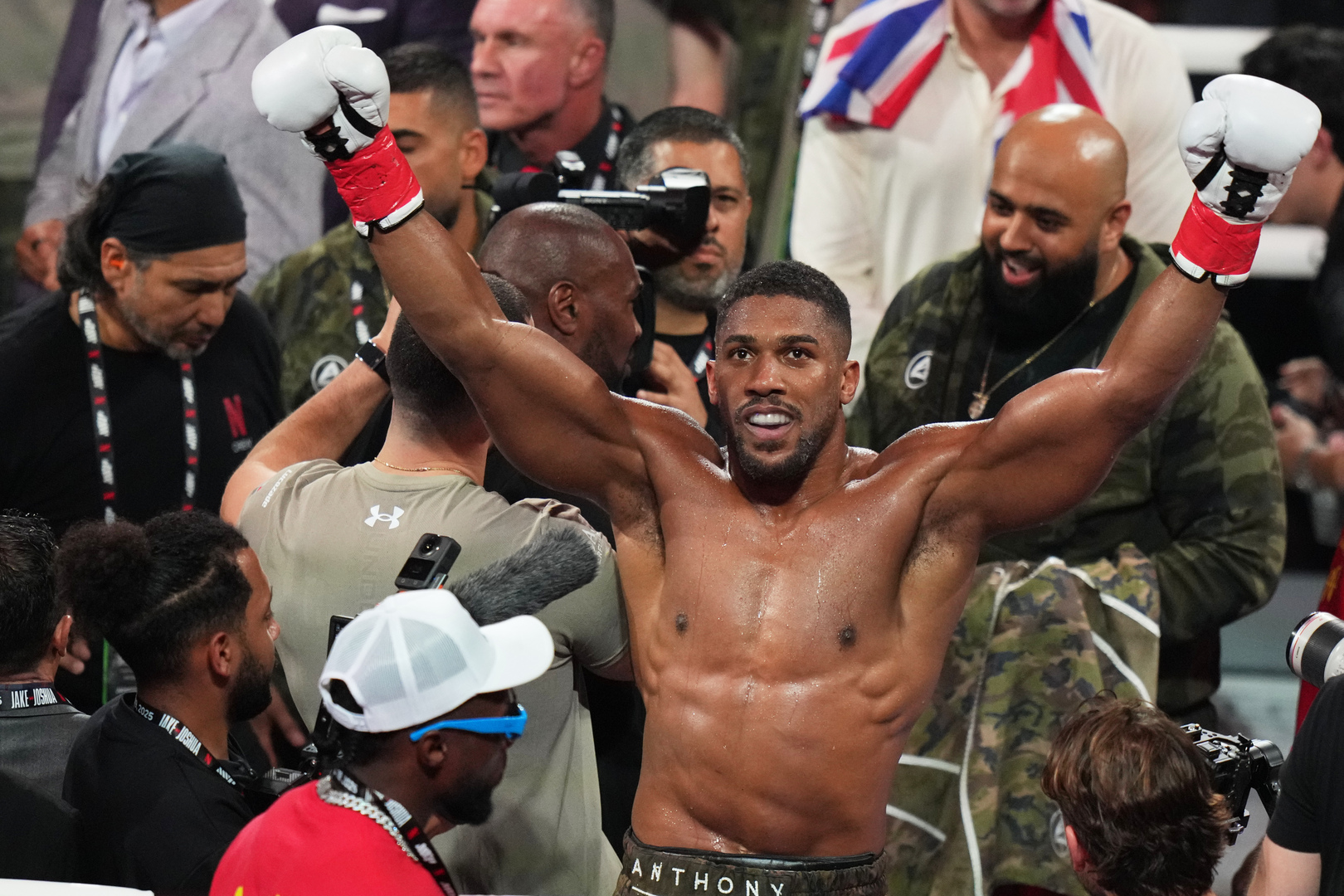 Video thumbnail for Boxer Anthony Joshua injured in deadly car crash in Nigeria