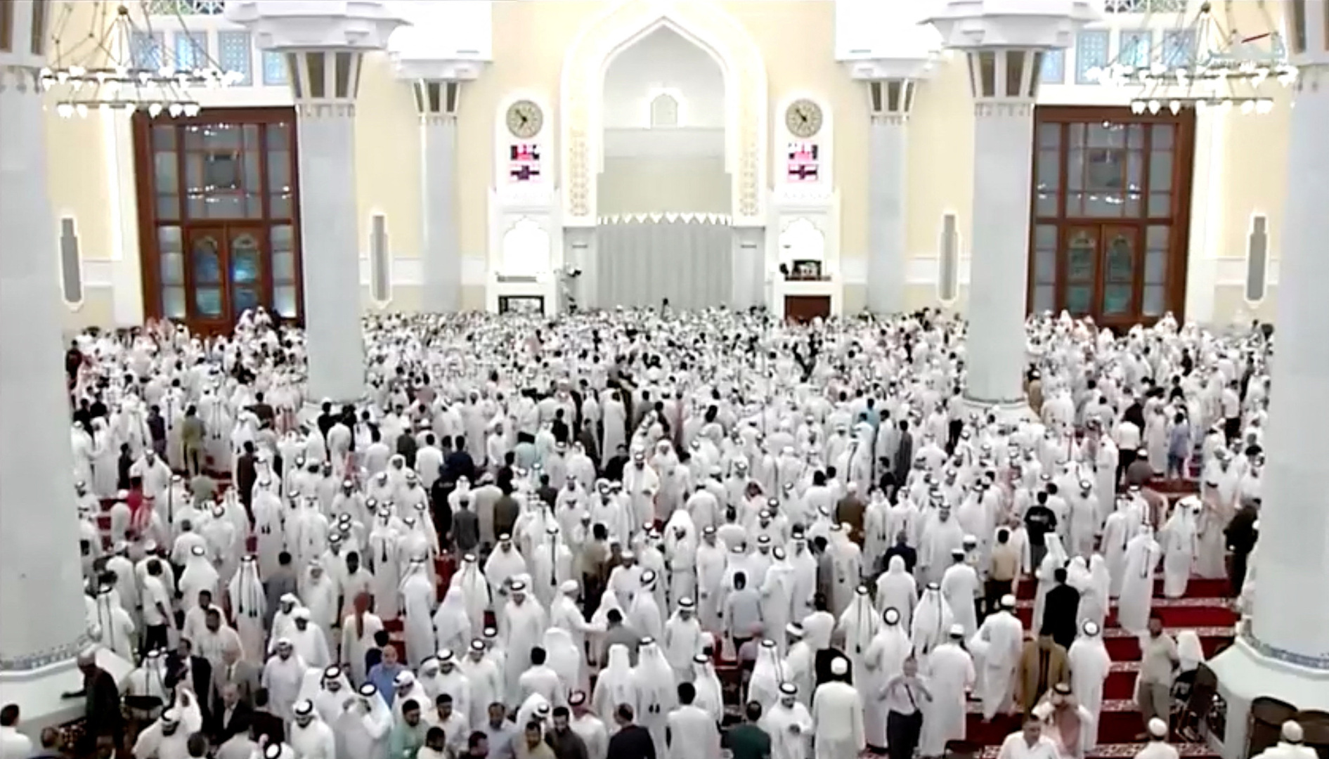 Video thumbnail for Thousands gather to bid farewell to Qatar's Father Emir Sheikh Hamad