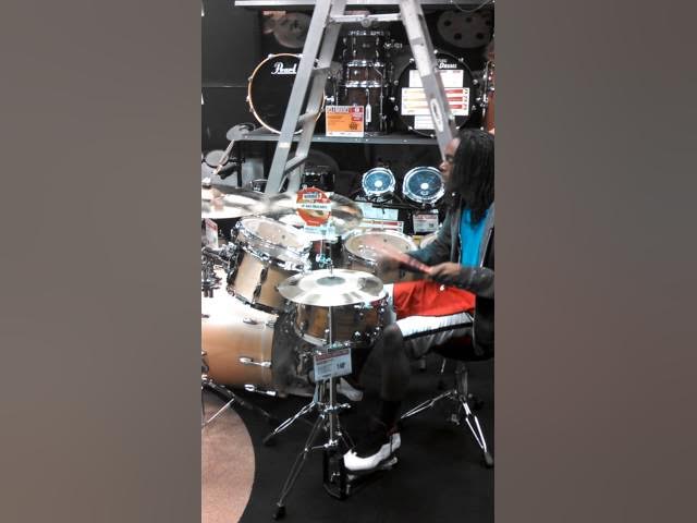 Video thumbnail for Sessions Jr @ guitar center