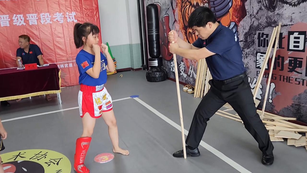 Video thumbnail for China: Taekwondo examiner in China narrowly avoids flying broken stick.