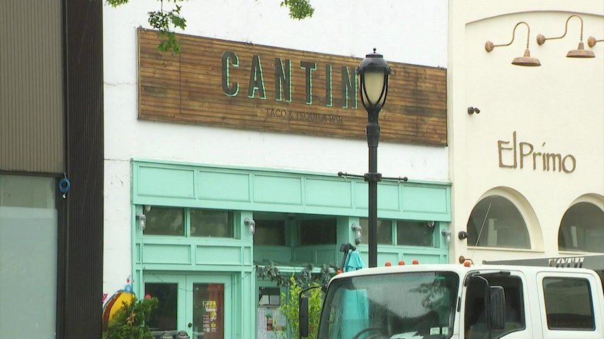 Video thumbnail for Employee assaulted after suspect enters White Plains business