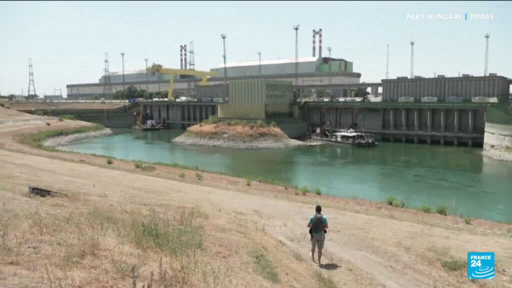 Video thumbnail for Hungary: Successive heatwaves drain Danube river used to cool nuclear plant