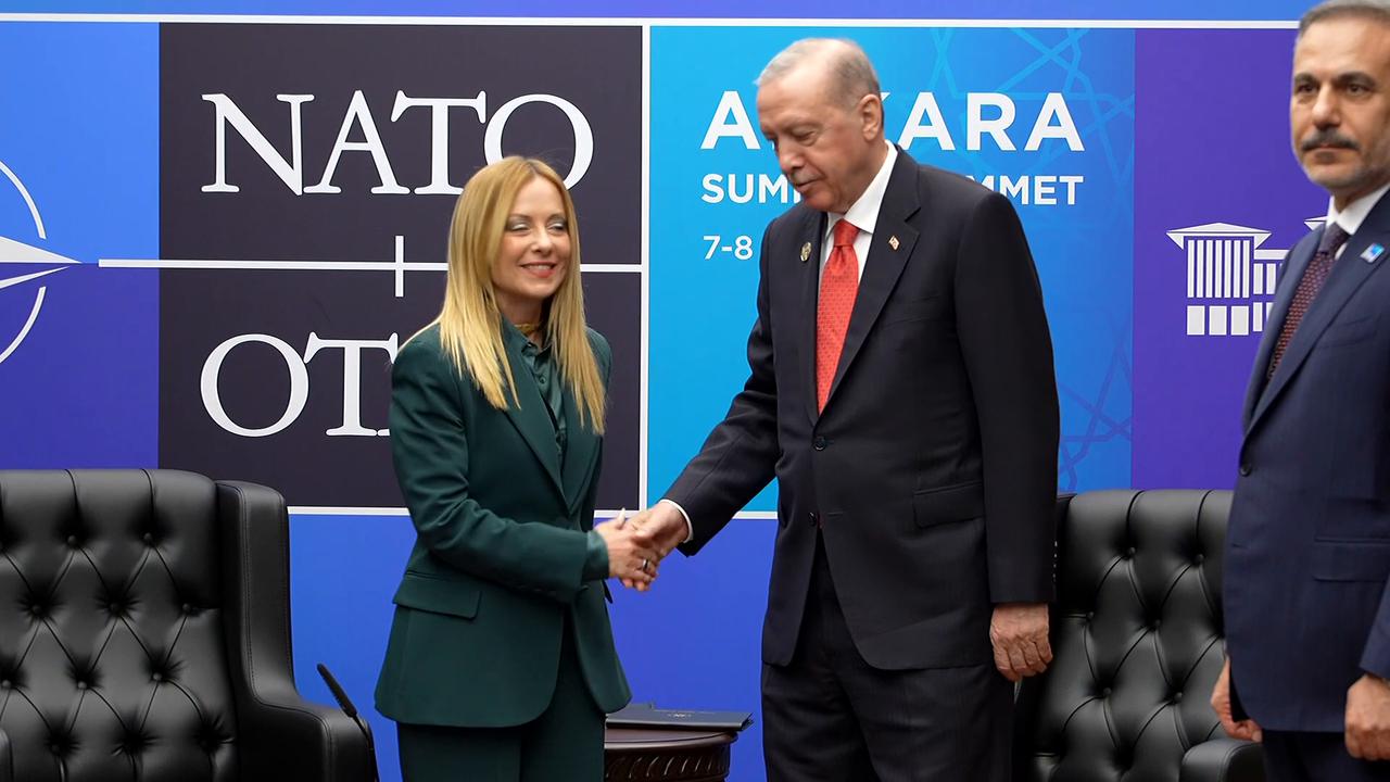 Video thumbnail for Türkiye: Turkish President Erdogan receives Italy's Meloni in Ankara.