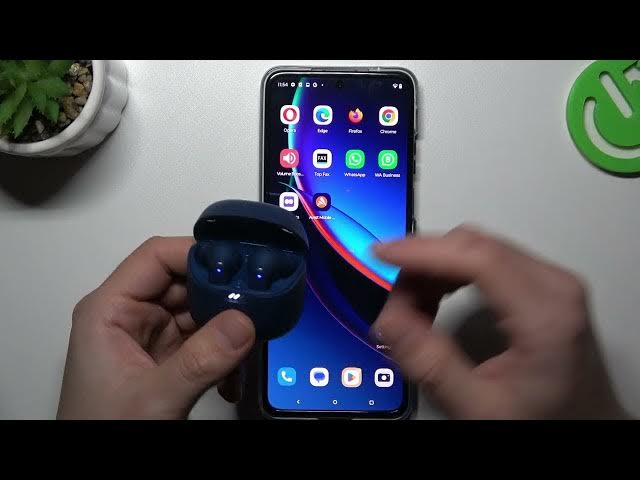 Video thumbnail for How to Fix Bluetooth Connectivity Problems on MOTOROLA Razr 40 Ultra
