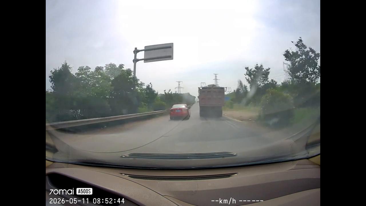 Video thumbnail for China: Mazda loses tire during attempted overtake in China.