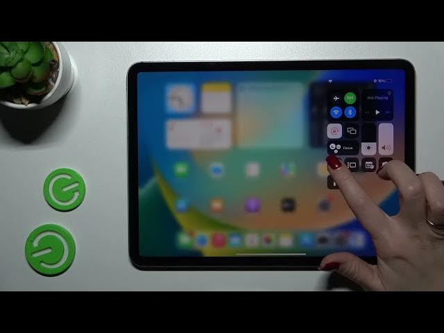 Video thumbnail for How to Turn On / Turn Off the Silent Mode on the iPad Pro 4th Gen (2022)