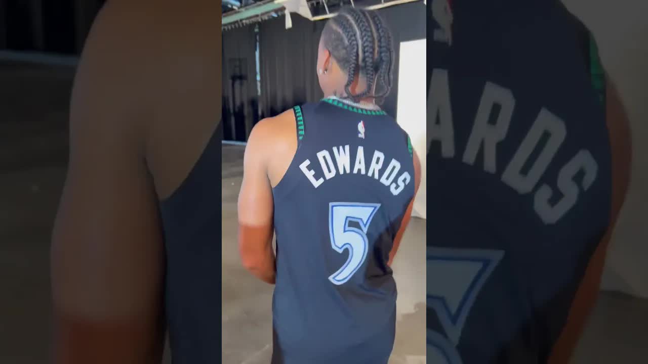 Video thumbnail for Anthony Edwards & Justin Jefferson Play 1-on-1 Basketball