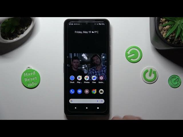 Video thumbnail for How to Turn On & Off Auto Brightness on CAT S75?
