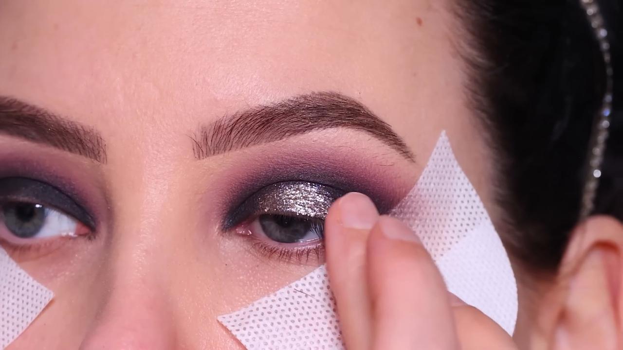 Video thumbnail for Dramatic Eyes: Smokey Eye Tutorial | Huda Beauty Pretty Grunge
